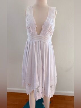 Catherine Malandrino White Scalloped Deep V Pleated Mini Dress